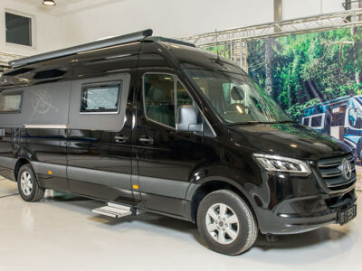 Sprinter Hubbett Kastenwagen mit Hubbett - SJ Reisemobile Camping Vans